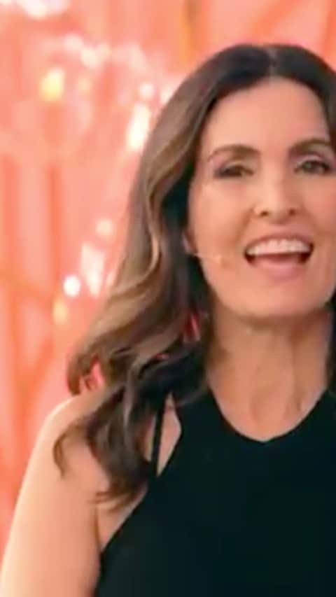 ファチマ・ベルナルデスのインスタグラム：「Amanhã, às 10:45, a gente volta a ter um #encontro. E ainda vamos contar com a participação especial de @anamaria16. A ideia é ajudar vc a passar suas manhãs em casa. Tô te esperando.」