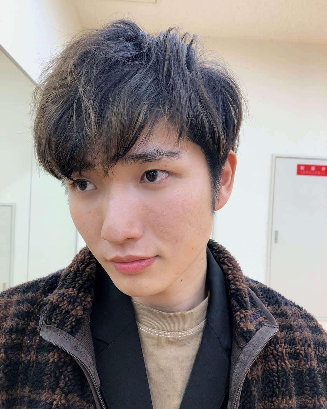 大村ジーニアスさんのインスタグラム写真 - (大村ジーニアスInstagram)「「加工あり」は何枚目でしょう？ そしてこれは 抜け感メイク前か 抜け感メイク後か あ、それはわかるか😅さすがに😅　 抜け感メイク動画も まだの方是非！！！ #ラニーラニーラニー #オフザキ #いやこれはオンザキ」4月20日 5時38分 - kenjitimekenjitime