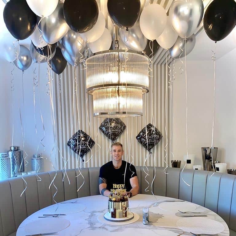 のインスタグラム：「I appreciate the birthday messages  everyone ❤️❤️ hope everyone is ok and staying safe. Love and best wishes to all those key workers out there 🌈 Control the controllable 💪💪」