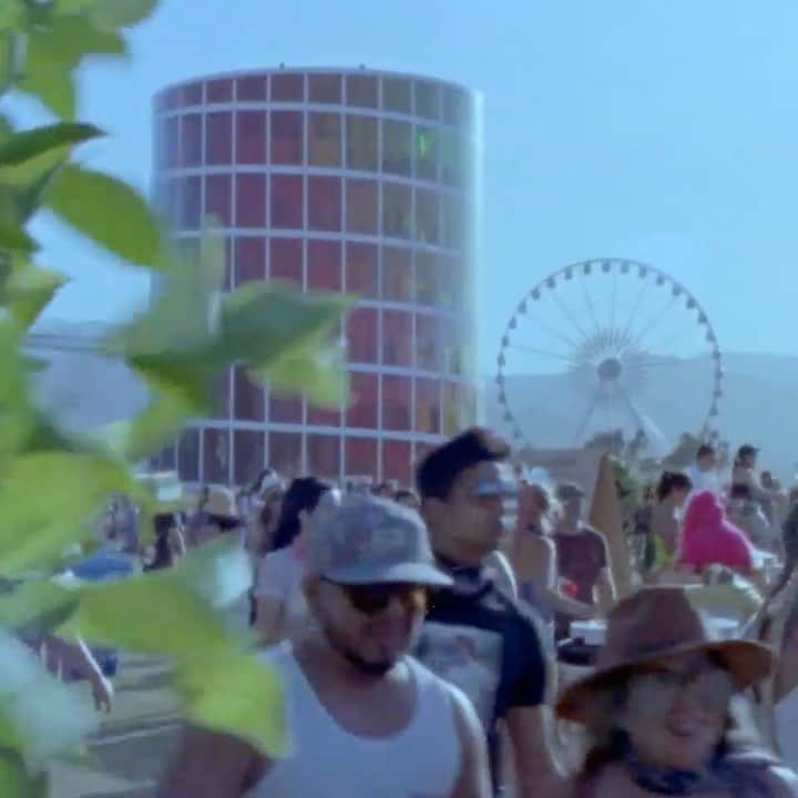 コーチェラのインスタグラム：「20 years of memories ☀️」