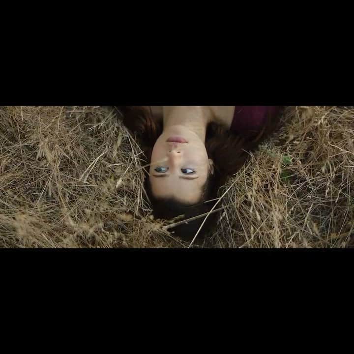 Sarahのインスタグラム：「This is my first short film. It’s a strange subconscious plunge into the blurred lines of reality.  Everything evolves, especially ideas. Septaria comes from trial and error and so many mutations. The story first formed in a hot spring in Umpqua, Oregon. As the sun was setting an indigo prism appeared, and out of it came a ruby red dragon with the head of a wolf. It smiled at me, a wide smile with huge teeth (I have a thing for teeth). It looked at me like it knew something. @Floontz started wondering if nature needs to feed on souls to survive, if it uses its overwhelming beauty as a distraction to make death easier to accept. My mind trailed off to Dante’s Inferno and the stages of hell. Septaria was sparked. I rubbed mud from the bottom of the springs all over my face in celebration. As we headed back to the car a park ranger told me that a lot of people have gotten sick from hippies who shit in those very hot springs. Another seed for the film was planted. A huge thank you to everyone who helped turn Septaria into reality, none of it would be possible without you.」