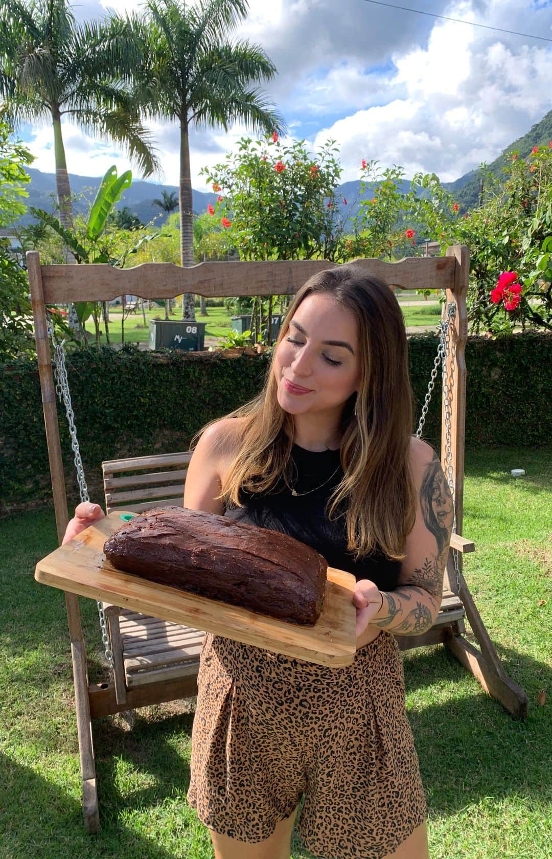 Bruna Unzuetaのインスタグラム：「Vocês escolheram o sabor: bolo de chocolate com nutella e eu gravei pra vcs o passo a passo! Ficou lindo ❤️ #27daBoo 🎂🎉」