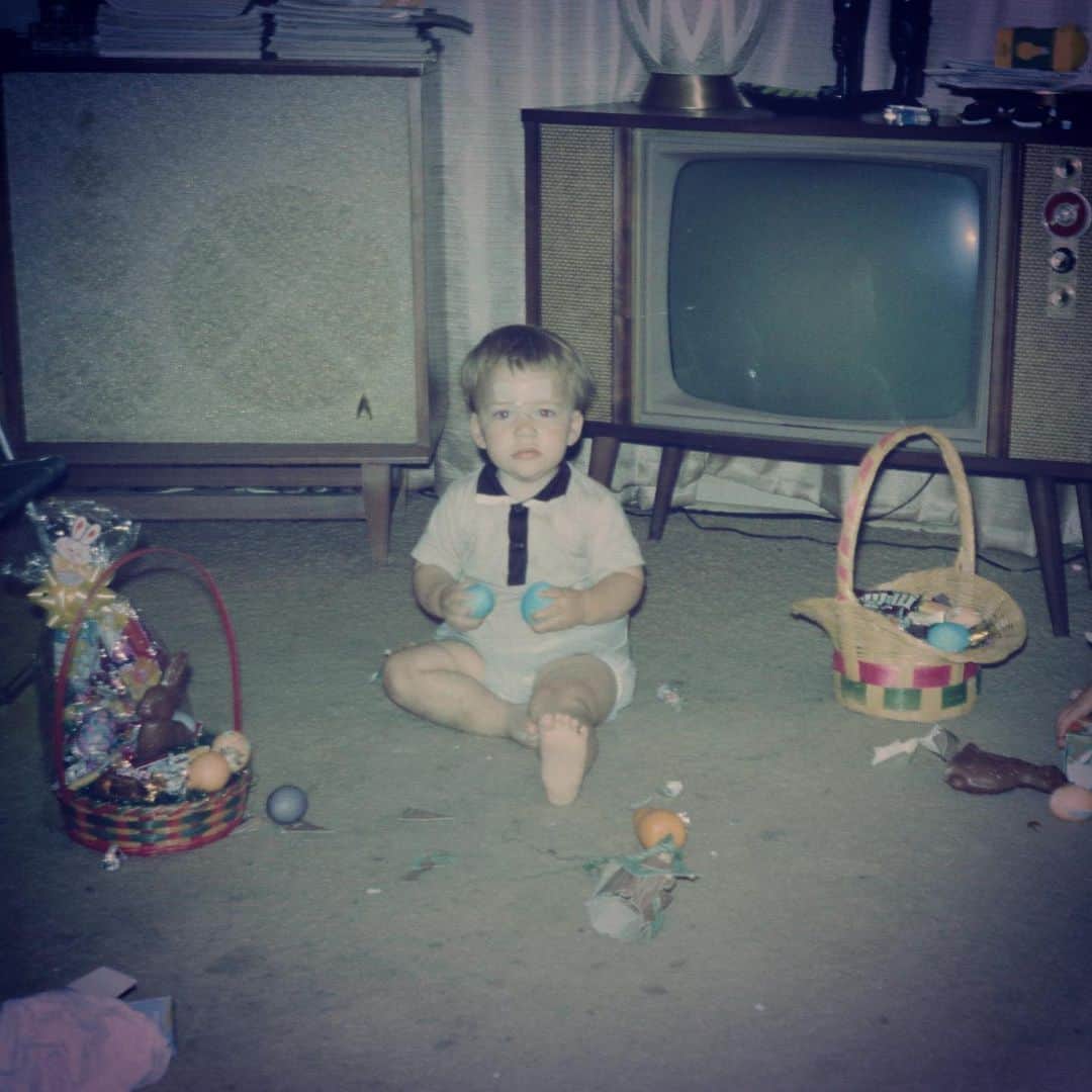 のインスタグラム：「Easter. 1966. My Grandaddy use to hide the best piece of chocolate somewhere on me... and he’d watch me search high & low. Did it for years before I figured it out... In the cuff of my good church slacks, wedged under a starched collar, inside a belt loop. At 9 or so... I asked him why he stopped. He said, “I figured I’d have to go ‘til you’s 10... but you figured it out early... and stopped huntin’ once you learned most of the good shit right in ya own back yard.”」