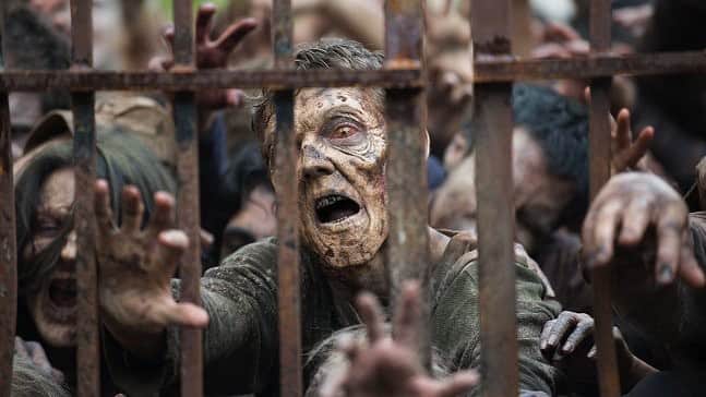 The Walking Deadさんのインスタグラム写真 - (The Walking DeadInstagram)「The human race waiting outside for theme parks, sporting events, movie theaters, and restaurants to open back up . #TheWalkingDead #TWD #WalkingDead」4月20日 7時25分 - thewalkingdeadamc