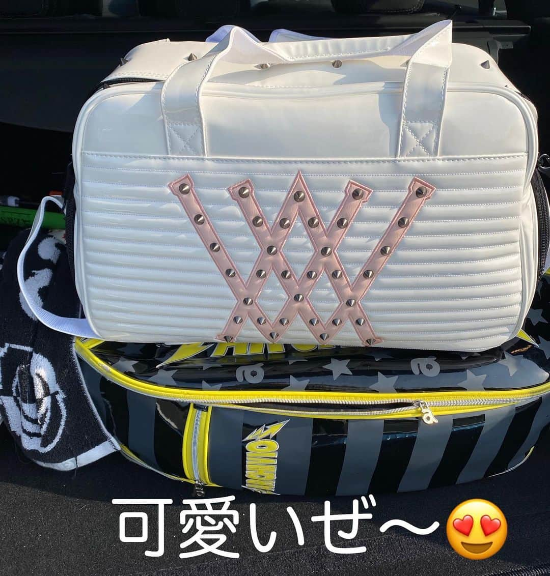 三浦辰施さんのインスタグラム写真 - (三浦辰施Instagram)「このボストンは#anewgolf  @anewgolf のカタログにて目にした時から「うー使いたい」って思っていたボストンなのです♫ そこそこな大きさに本体の横からシューズが別場所に収納できるようになっていて便利さもかなり高いのね(^^) なによりこの　白×ピンクという組み合わせが最高で僕好み♫♫ ☆ ☆ ☆☆ ☆ 【#たむプロ】 【#三浦辰施】 【#ゴルフコーチ】 【#ティーチングプロ】 【#日本プロゴルフ協会】 【#ゴルフレッスン】 【#アルチビオ】 【#archivio】 【#ゴルフコーデ】 【#ゴルフウェア】 【#⭕️⭕️だけどゴルフ好き】 【#ゴルフ】 【#高尔夫】 【#ゴルフ部】 【#ゴルフ好き】 【#ゴルフ男子】 【#ゴルフ女子】 【#ゴルフバカ】 【#ゴルフスイング】 【#ラウンドレッスン】わ 【#ゴルフ好きと繋がりたい】 【#ゴルフ好きな人と繋がりたい】」4月20日 8時01分 - tampro.golf_diet