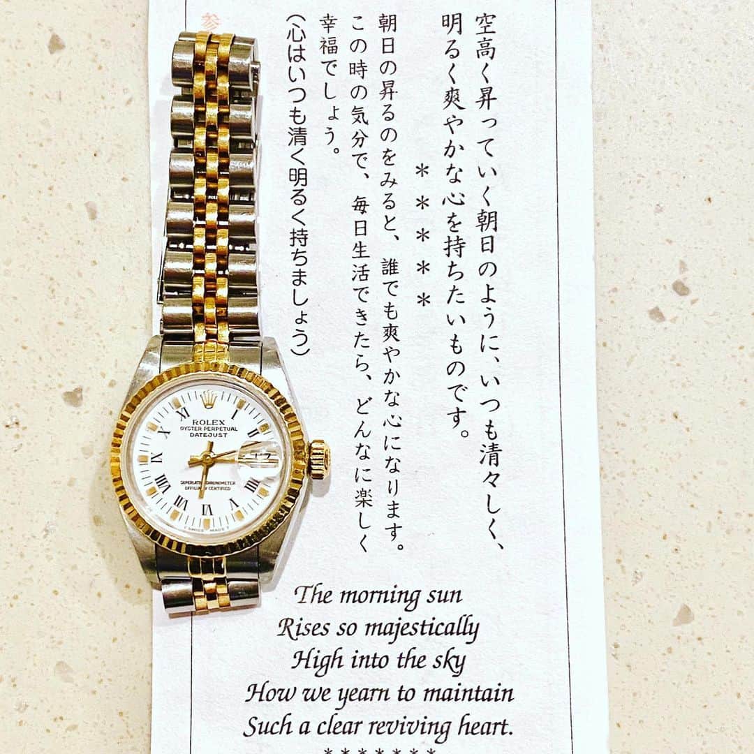 yukiさんのインスタグラム写真 - (yukiInstagram)「おはようございます。﻿ ﻿ 月曜日🌷(全く曜日感覚がないけど)﻿ ﻿ とうとう… ﻿ というか﻿ タイミングなのか…？﻿ 時計が止まってしまいました🕰﻿ (メンテナンスしたのに)﻿ ﻿ 「時間を気にせず過ごしなさい」﻿ という、神様からのお告げなのかしら…﻿ ﻿ いずれにしても、﻿ どんな時間をも大切にします⌚︎﻿ ﻿ #おばあちゃんからの贈り物 #17歳からずっと  #大切に生きる﻿ #生きるセンス﻿ #経験は財産になる﻿ #rolex」4月20日 8時03分 - milkayuki