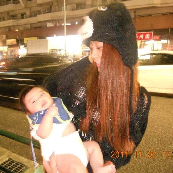 脇田恵子のインスタグラム：「こうゆう帽子リアルにかわいいと思って何種類も集めてコーディネート組んでたんだけど今思うとどんな感性で選んでたか謎なんだけども😀  あ🤗子供は居ませんよまだ。」