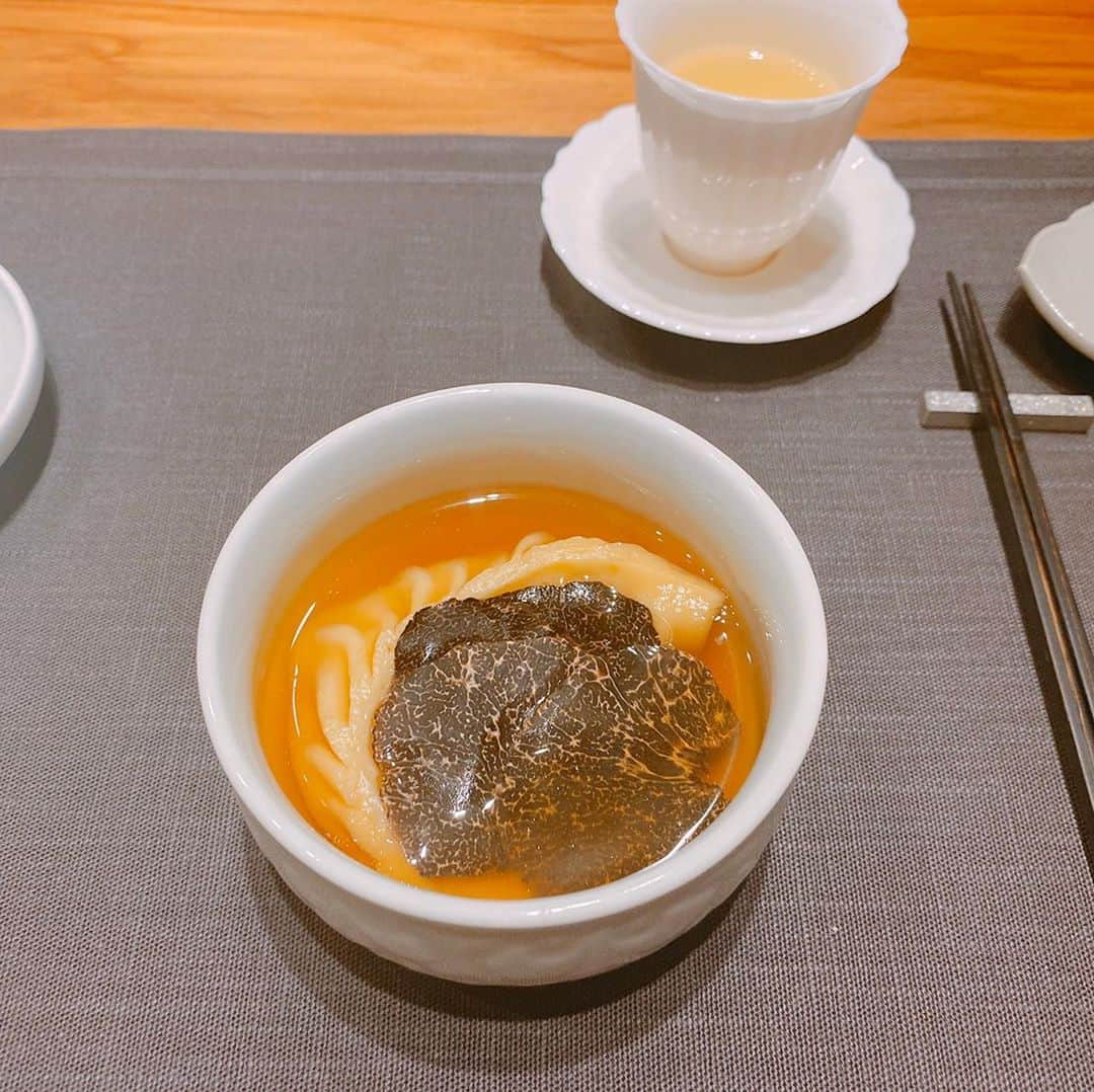 柏木陽介さんのインスタグラム写真 - (柏木陽介Instagram)「飯五弾。  白金台にある中華料理のSinoiS（シノワ）  なんていうんやろ。  中華の概念が壊れたなって。  ただただ感動したな。  どれも素晴らしかった。  # SinoiS#シノワ#中華#飯#啓太さん毎度すいません#とりあえずなんか載せたくて」4月20日 10時15分 - yosuke_kashiwagi