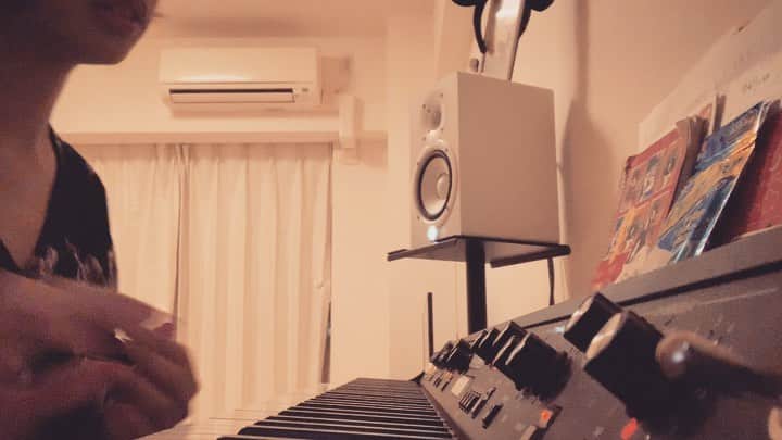 Licanaのインスタグラム：「いつかの弾き語りかなさん。 あのかたのあのきょくをちらっと。 . . . oh Good-bye days いま 変わる気がする 昨日までに so long かっこよくない優しさに会えてよかったよ lalala～with you #Goodbyedays / #YUI . . 歌詞ごっちゃになってもて間違えてます...すみません😣 . #弾き語ってみましたシリーズ #弾き語り #piano #Licana #singer #JAPINA#JAPAN #TOKYO #keepsmiling #yolo #staypositive」