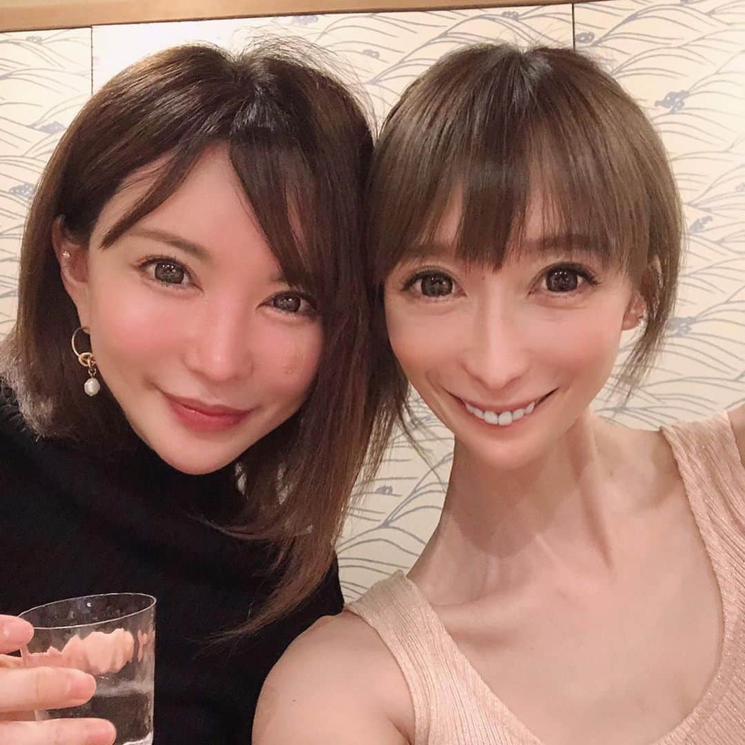 里美ゆりあのインスタグラム：「天本弁当取りにきた︎︎💕︎💕 #仲良し #friend #お弁当 #お家時間  #おうち時間  #自粛 #テイクアウト #takeout #天本」