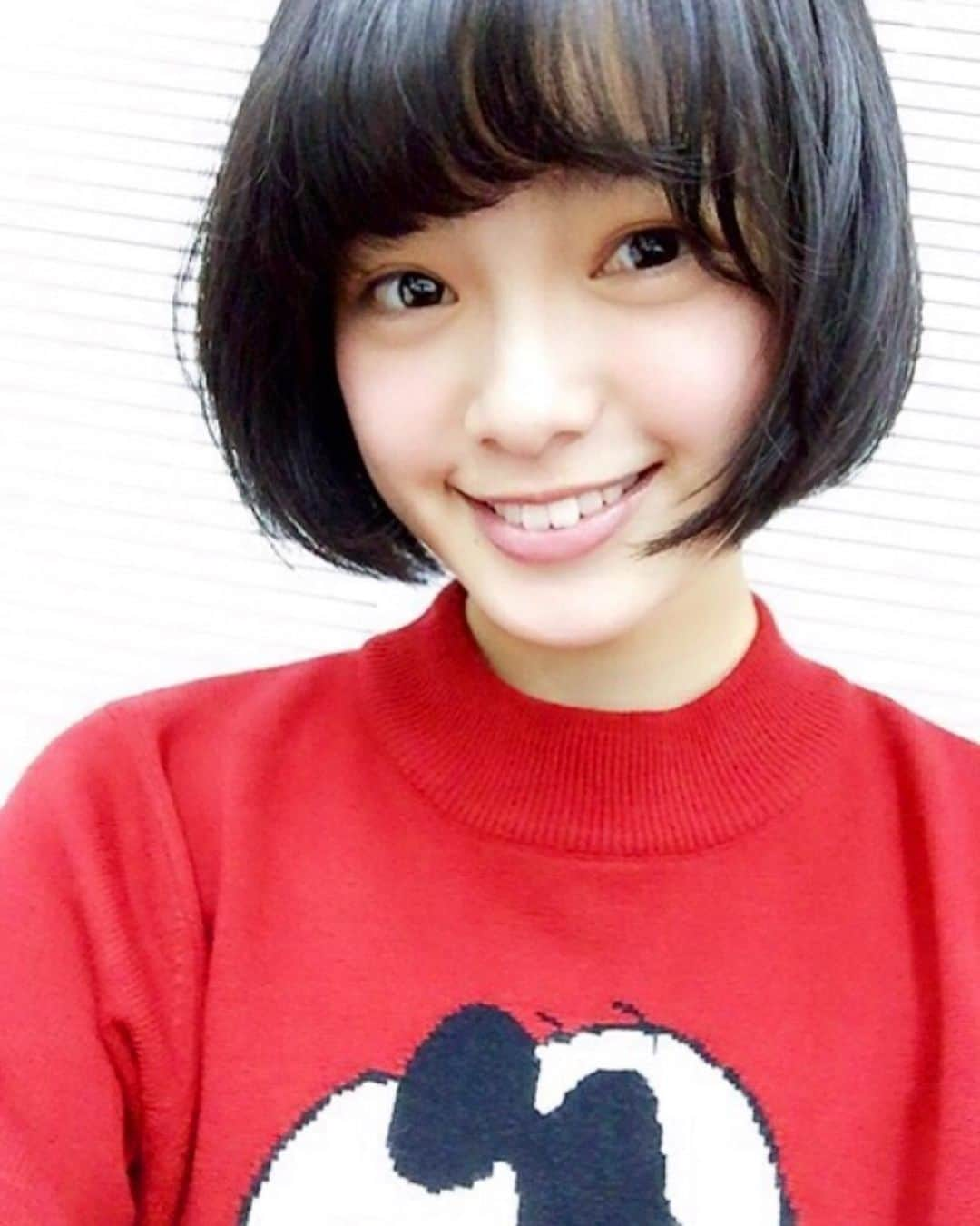 平手友梨奈主義のインスタグラム：「ㅤㅤ ㅤ  自撮り友梨奈ちゃん② ひょっこりすずもん可愛い @sankakumadoeiga  #平手友梨奈#てち#hirateyurina#techi」