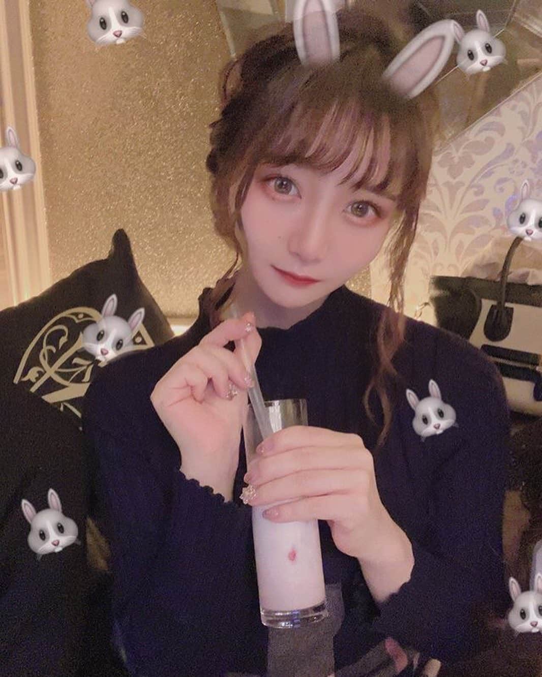 神出鬼没の【キャバ図鑑】さんのインスタグラム写真 - (神出鬼没の【キャバ図鑑】Instagram)「【ゆるいけどしっかり者💓】 ㅤㅤㅤㅤㅤ This is Japanese night culture🇯🇵💫 Introducing Japanese famous hostess👗 Plz "follow me" , "like" and "Share" 💋 ㅤㅤㅤㅤㅤ 全国各地の夜の世界🦋で活躍されている、美を極めた名実共にトップクラスの美女をご紹介するアカウント 【💋キャバ図鑑💋】< @cabazukan >です✨ ㅤㅤㅤㅤㅤ ✳︎────────────────✳︎ 今回ご紹介させて頂きますのは 東京(Tokyo) 歌舞伎町(Kabuki-cho) の 「アジアンクラブ 」在籍の * 夢咲 ねね * ちゃん @yumesaki___nene です😍✨ ✳︎────────────────✳︎ ⚠️アカウント内の 他のキャスト様もココから< @cabazukan >見てね👗✨⚠️ ㅤㅤㅤㅤㅤ こちら、歌舞伎町「 @azianclub 」さん🕋から、飾らないナチュラルなスタイル🌱が好感持てるキャスト様💓ねねちゃんの一枚📸✨ ↪︎ @yumesaki___nene  ㅤㅤㅤㅤㅤㅤㅤ 明るくてノリも良く、初対面からでも仲良くなれるフレンドリーなタイプの女の子☺️💓 自粛中は、インスタライブをしたりゲームしたり、親友と同居してるから割退屈せずに過ごせてるとか😘✨ ↪︎ @yumesaki___nene  ㅤㅤㅤㅤㅤ 自粛要請が解除されたら、とりあえず黒5(@kuro5_yakiniku )とディズニーに行きたいねねちゃん😭💕 また状況が落ち着きましたら、是非足を運ばれてみて下さい💋✨ ↪︎ @yumesaki___nene  ㅤㅤㅤㅤㅤㅤㅤㅤㅤㅤ ⚠️アカウント内の 他のキャスト様もココから< @cabazukan >見てね👗✨⚠️ ※インスタ以外の方はコチラ↓ https://www.instagram.com/cabazukan/ ㅤㅤㅤㅤㅤ ◤◢◤◢◤◢◤◢◤◢◤◢◤◢◤◢◤◢◤◢ リポスト希望のキャスト様、 フォロー&タグ付け🏷 < @cabazukan > して頂けると気付きやすいので 宜しくお願い致します！ ◤◢◤◢◤◢◤◢◤◢◤◢◤◢◤◢◤◢◤◢ ──────────────── ©︎produced by @terry0404ht  # ぶっ飛びテリー会長  フォローしてもらえると更新頑張れます🚀 ──────────────── ㅤㅤㅤㅤㅤ ㅤㅤㅤㅤㅤ ㅤㅤㅤㅤㅤ ㅤㅤㅤㅤㅤ 【# キャバ図鑑, # 推し嬢 】 # 指名するならキャバ図鑑  #新宿グルメ #新宿カフェ  #新宿ランチ  #歌舞伎町キャバクラ #自粛生活  #新宿ディナー #歌舞伎町キャバ嬢  #ライバー #イチナナ  #唯美 #妹子  #正妹 #女孩  ㅤㅤㅤㅤㅤ #ポコチャ  #どう森 #どうぶつの森  #在宅ワーク #副業紹介してます  #副業初心者 #副業で稼ぐ  #副業はじめました #在宅勤務  #instalove #instamood  #coronavirus #coronavirusitaly  #coronavirusespaña  #moetchandon #veuveclicquot  #champagnelover  ㅤㅤㅤㅤㅤㅤㅤㅤㅤㅤ ──────────────── ©︎produced by @terry0404ht  # ぶっ飛びテリー会長  フォローしてもらえると更新頑張れます🚀 ──────────────── ㅤㅤㅤㅤㅤ ㅤㅤㅤㅤㅤ ㅤㅤㅤㅤㅤ」4月20日 20時59分 - cabazukan