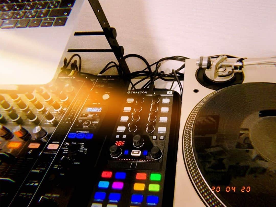 DJ LICCAさんのインスタグラム写真 - (DJ LICCAInstagram)「DJing ◡̈ ・ ・ ・ #djlife #djlicca #music #dj #musicproducer #musicproduction #beatmaker #beatmaking #instamusic  #hiphop #house #bass #techno #techhouse #electrohouse #japanesedj #femaledj #girlsdj #djane #djanemag #asiandj #femaleproducer #japan #nativeinstruments #maschine #stayhome」4月20日 21時02分 - djlicca