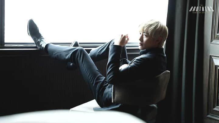 ニックン（2PM）のインスタグラム：「คิดถึงพวกเรายังคับ?? เอาภาพเบื้องหลังการถ่ายแบบของพวกเราไปดูก่อนแล้วกันนะคับ ใกล้ได้ดูแบบเต็มๆแล้วรอแป๊บนึงนะคับบบบ  #TheBROTHERsTH #SchoolOfGentlemen #BroachTik #BroachAnanda #BroachMario #BroachNichkhun」