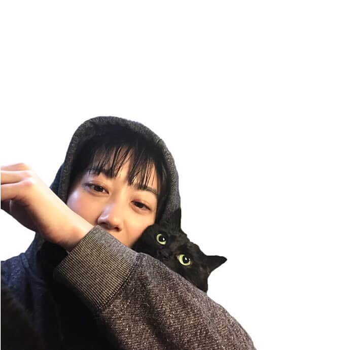 中田絢千のインスタグラム：「みなさま いかがお過ごしですか？ 私は元気よー。👀 #stayhome #staysafe」
