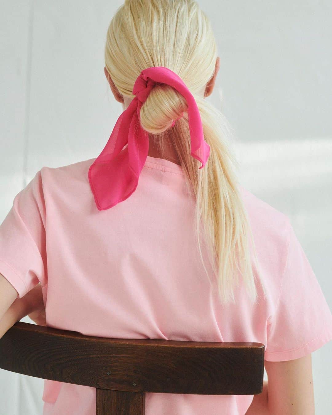 H&Mさんのインスタグラム写真 - (H&MInstagram)「Le scrunchie is in le hair. Très bien. 💕 #HM」4月20日 21時19分 - hm