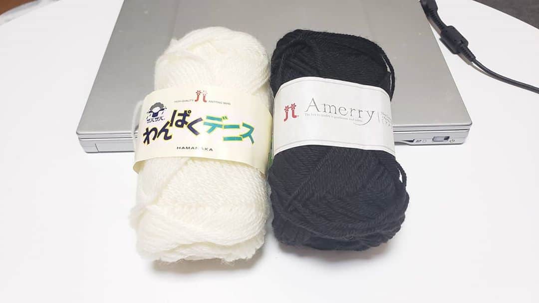 アイパー滝沢さんのインスタグラム写真 - (アイパー滝沢Instagram)「新作編み物60 『リフ編みシンプルマスク』 また編んでみた。黒で硬派って感じ。手編みマスクこれなら男でもありだね。 皆も編み図見て色んな色を入れて暇潰しに編んでみてホゥ。(編み方はUSA仕様と一緒だよ) #COVID19 #knittingmask #Crochet #handmade #自粛生活 #おうち時間 #ハマナカ毛糸 #硬派 #手編みマスク #黒マスク #コロナ対策」4月20日 12時36分 - t.aipa