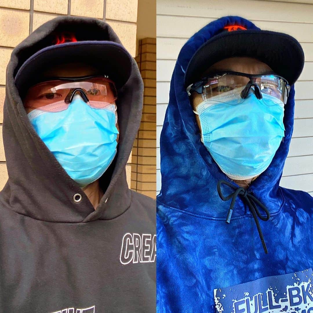 DJ DARUMAのインスタグラム：「左:BRIKO 右:OAKLEY 買い出し時の基本スタイル」