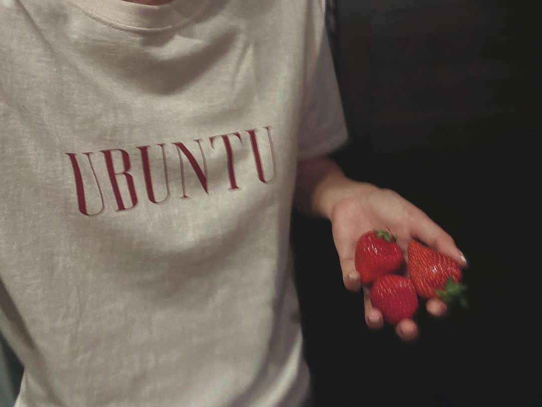 JUNNAのインスタグラム：「4月23日発売の @etretokyo  新作一覧がHPにて公開になりました🍓  今週は沢山お問い合わせをいただいている アノ...ワンピースが発売！ お見逃しなく💪 #2020etre_ss」