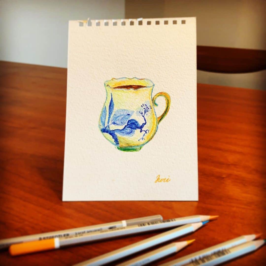 上野樹里さんのインスタグラム写真 - (上野樹里Instagram)「今日は、毎朝飲むコーヒーカップを描いてみました。☕️😌 生憎の雨ですが、ほっと一息つける時間を大事にして、気落ちする事なく皆さんと良い一日を過ごせますように。😊🌿　#マイセン #こーひーたいむ #雨の日の過ごし方 #上野の樹里美術館」4月20日 13時22分 - _juri_art_