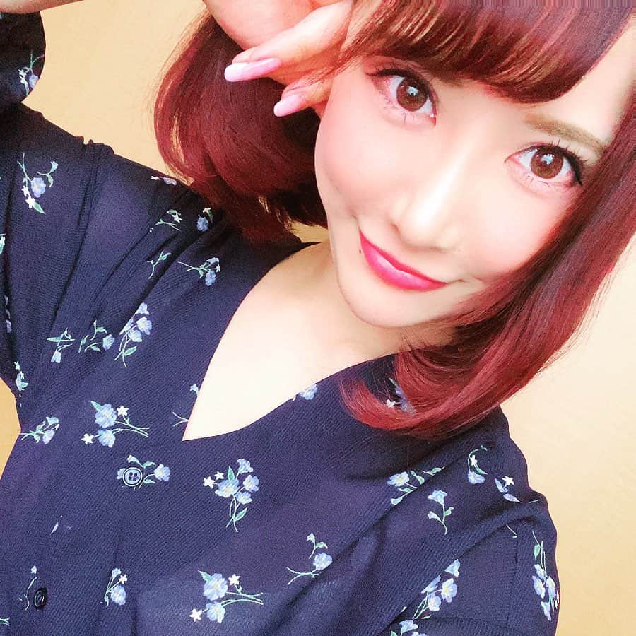 のインスタグラム：「Hello👋 今日から月曜日☀️ . #自撮り #selfie #stayhome #おうち時間 #portrait #japanesegirl #asiangirl」