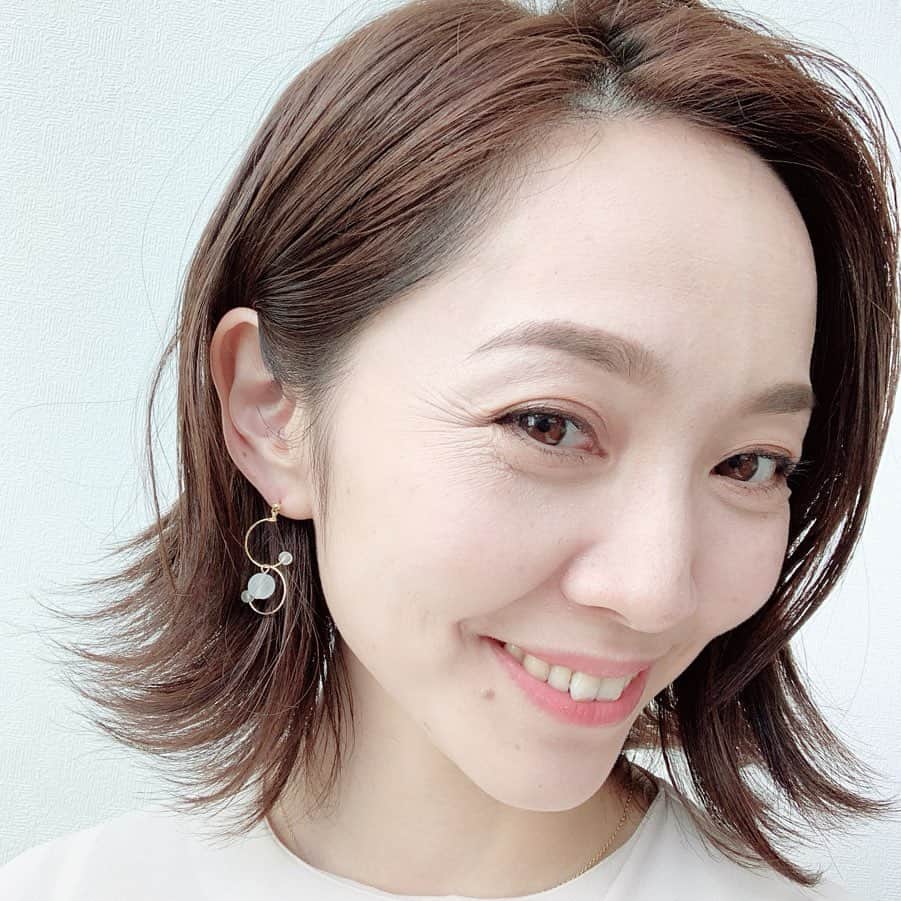 荒木麻里子さんのインスタグラム写真 - (荒木麻里子Instagram)「自撮りアップ撮るたびに、 目元のシワやば…と現実を突き付けられます🤣🤣🤣 . シャボン玉みたいで一目惚れだった @itam_accessory のピアス😘 国産で安心、お手頃なのにデザイン性のあるアクセサリーが沢山あります。 . . . #itam #itamアクセサリー  #itamフレンズ  #アクセサリー女子  #ビアスタグラム  #アクセサリー  #アクセサリー好き  #ピアス好き」4月20日 13時26分 - marilyn198612