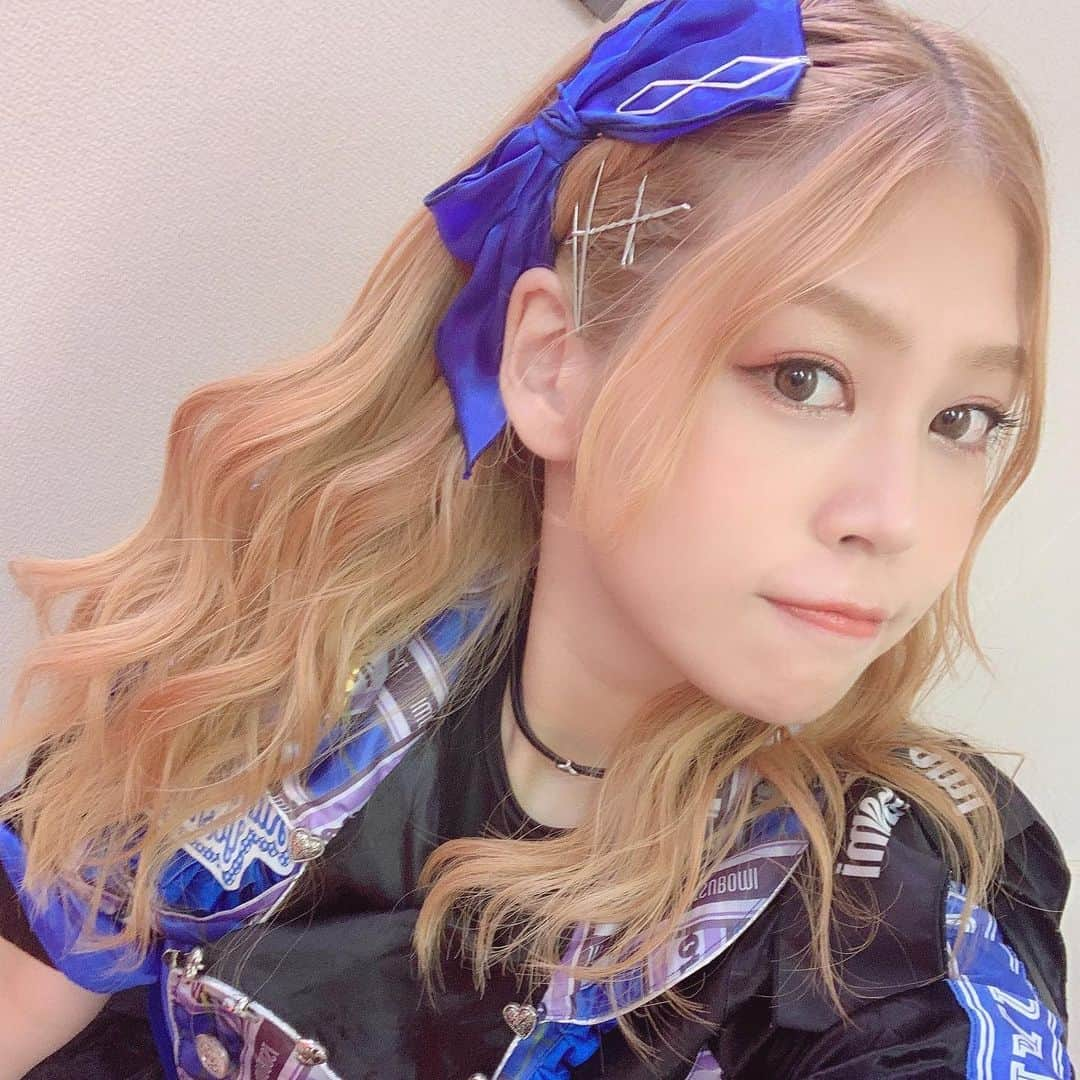 吉岡久美子さんのインスタグラム写真 - (吉岡久美子Instagram)「、 #髪色 変えたくなってきた〜 、 、 どんな色がすき？👶🏻 、 、 #美容 #美容室 #美容院  #ヘアカラー #ヘアスタイル  #アッシュ #メッシュ #ロングヘア  #金髪 #ブリーチ #グレージュ #ベージュ #オレンジヘア #赤髪 、 #つぼみ大革命 #つぼみ #吉本 #よしもと #アイドル #idol #大阪 #東京 #神戸 #ライブ #instagood #いいね #フォロー」4月20日 14時22分 - kuunyaaan