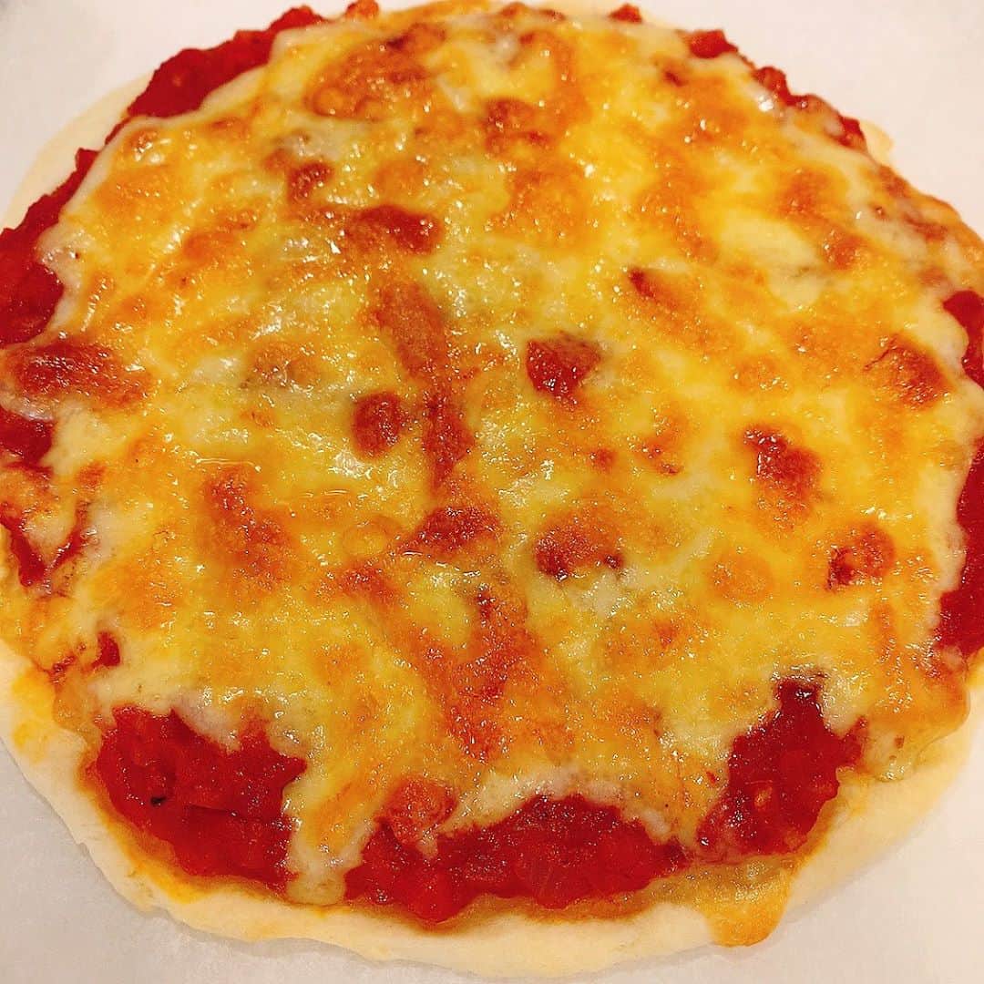 近藤玲奈さんのインスタグラム写真 - (近藤玲奈Instagram)「🍫﻿ ガトーショコラとピザ作った！！🍕﻿ ピザは生地もソースも玲奈の手作りだよ😆﻿ すごくおいしかったー！！！！」4月20日 14時30分 - reina_kondo