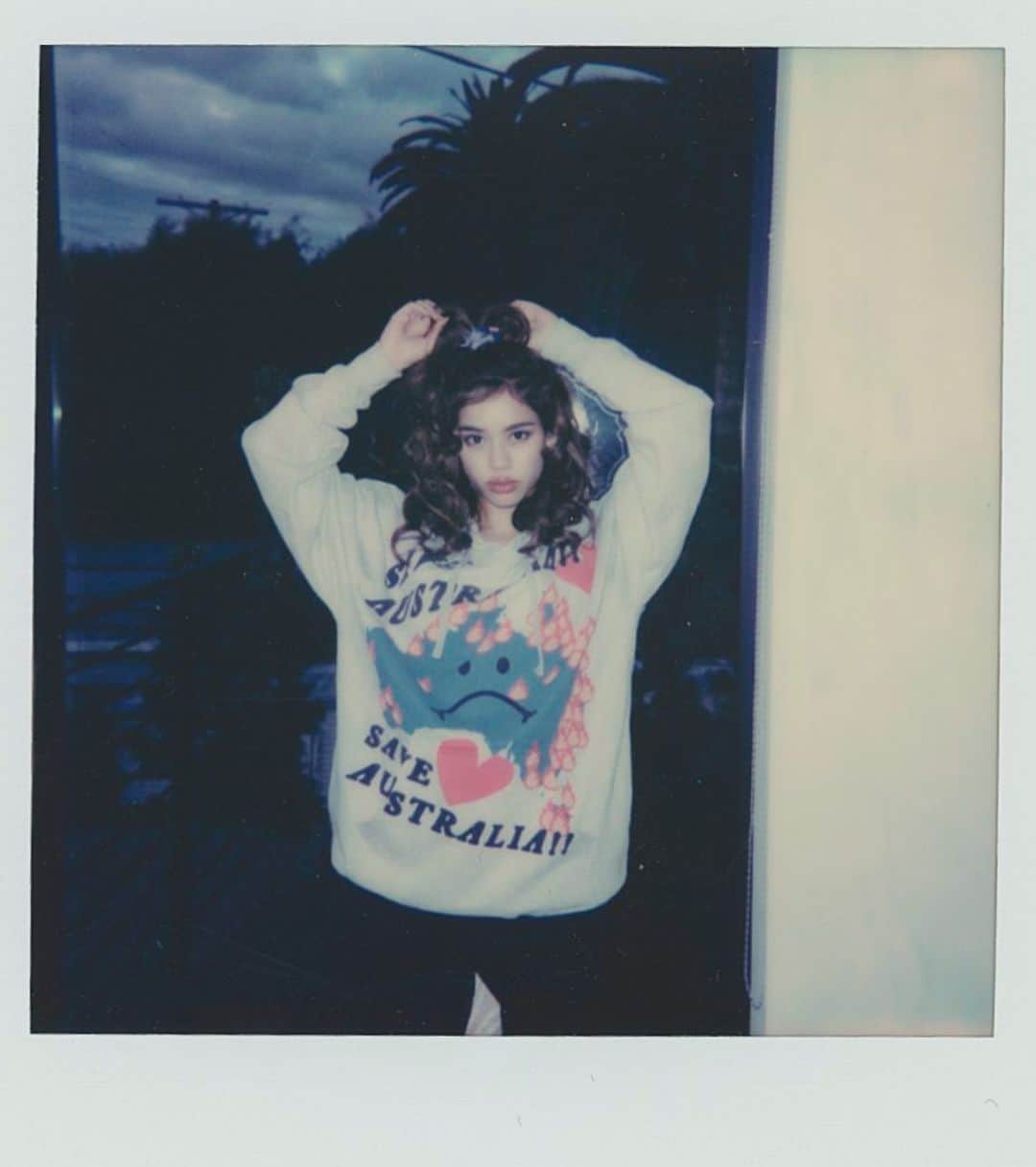 佐原モニカのインスタグラム：「#polaroid shots at home 🌴📸 w/ @badboi @karmagawa @savethereef」