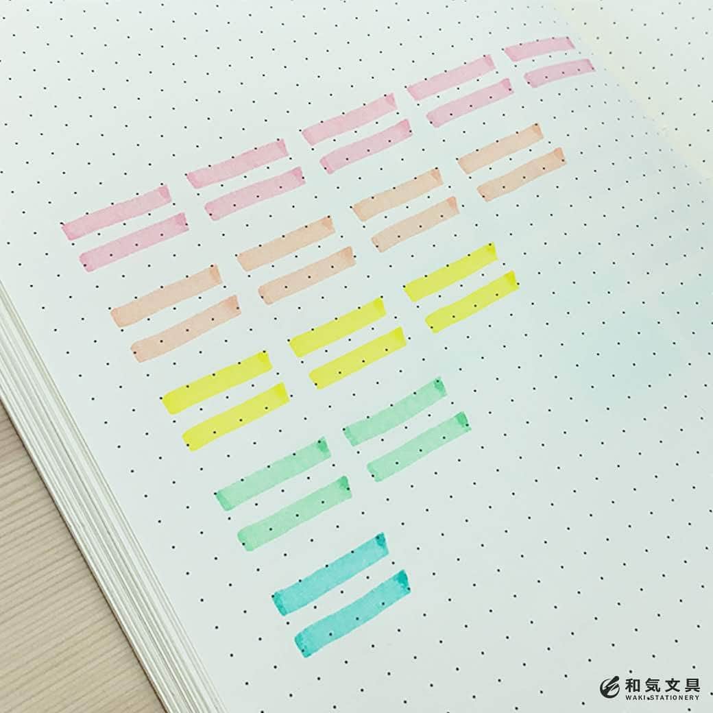 文房具の和気文具さんのインスタグラム写真 - (文房具の和気文具Instagram)「今回はマーカーで『シマシマ カラーチャート』を書いてみました。最近、ステッドラー スイングクール パステルの発色が好きなんですが、どの組み合わせが一番かわいいんだろう？と、気になっちゃって、全組み合わせを書いて見たというわけです。ワクワク♪ ・ 手順など詳細はウェブマガジンで紹介しています。 ↓プロフィール欄のURLからどうぞ @wakibungu ・ 色の組み合わせに迷ったら『カラーチャート』ぜひお試しくださいませ。 ・ #手帳 #日記 #ノート #文房具 #文具 #文具控 #手帳会議 #手帳デコ #マーカー #スタビロ  #diary #journal #notebook #stationery #stabilo #和気文具 #大阪 ・ #うちで過ごそう #stayhome」4月20日 15時13分 - wakibungu