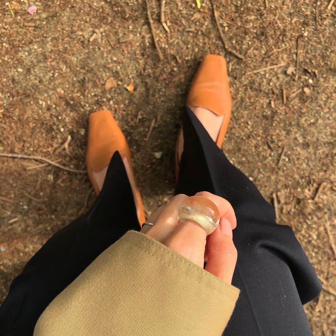 山﨑さおりさんのインスタグラム写真 - (山﨑さおりInstagram)「散歩だけでもお洒落すると こんなにも心が晴れるなんて、、、🌞❣️ fashionは心のdetoxだなと再確認🤘🏻 . . #muuootd」4月20日 15時55分 - saori_emunjewelry