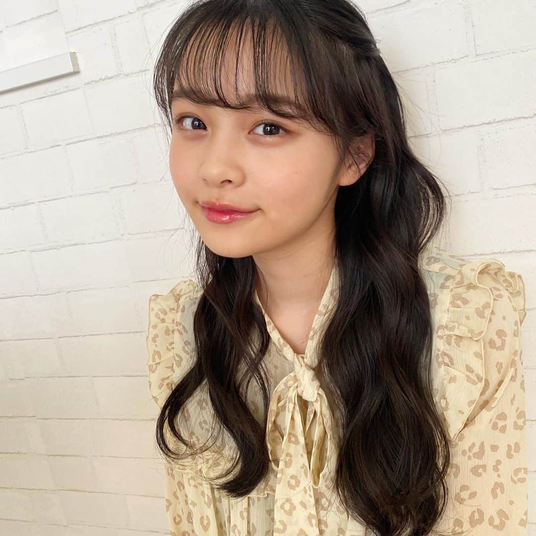 林芽亜里さんのインスタグラム写真 - (林芽亜里Instagram)「🎀﻿ ﻿ ニコラᴛᴠでめありのスーツケースの中身を紹介してます🙋‍♀️﻿ 是非見てください！﻿ ﻿ この写真のお洋服はニコラᴛᴠで着てるのと同じです~👗﻿ ﻿ ハーフツイン?してる写真もあるよ( ᐛ )/❤︎﻿ ﻿ #ニコラ #nicola #Heather #林芽亜里」4月20日 15時55分 - meari__hayashi