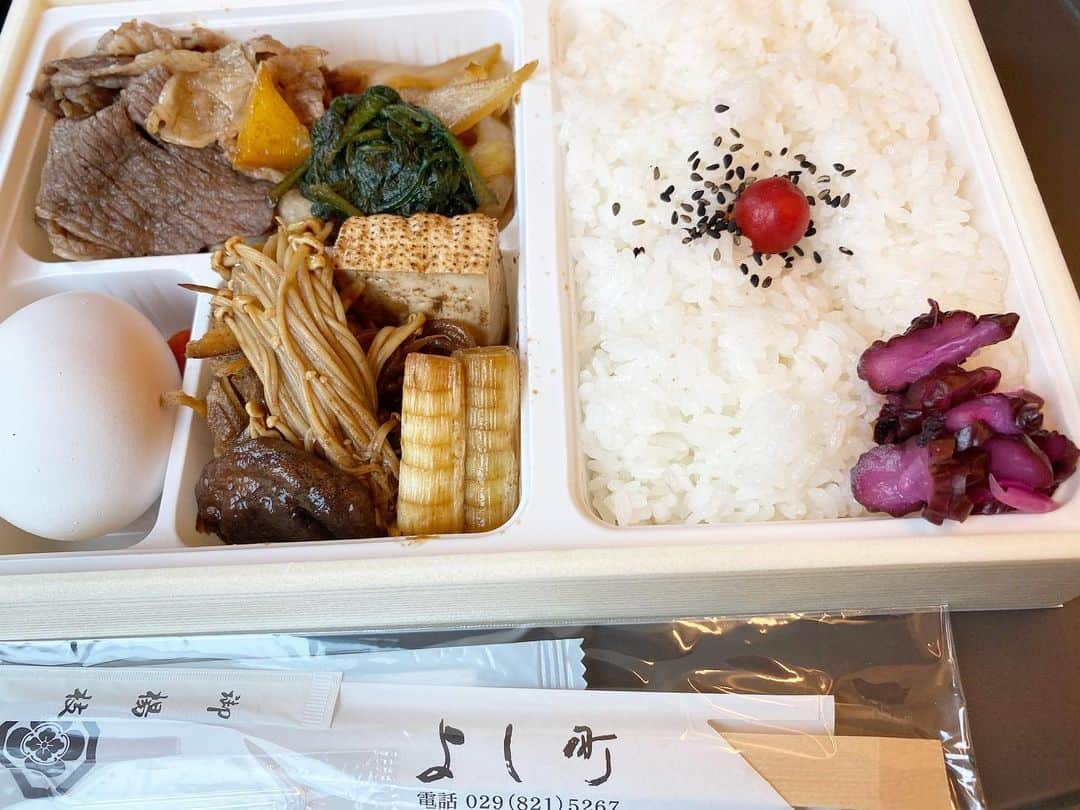 青山大人さんのインスタグラム写真 - (青山大人Instagram)「土浦YEGで兄貴分のよし町のお弁当🍱  #よし町 #すき焼き #すき焼き弁当 #おうちdeつちうら名店街　#テイクアウト #土浦ぐるめ」4月20日 21時40分 - aoyamayamato