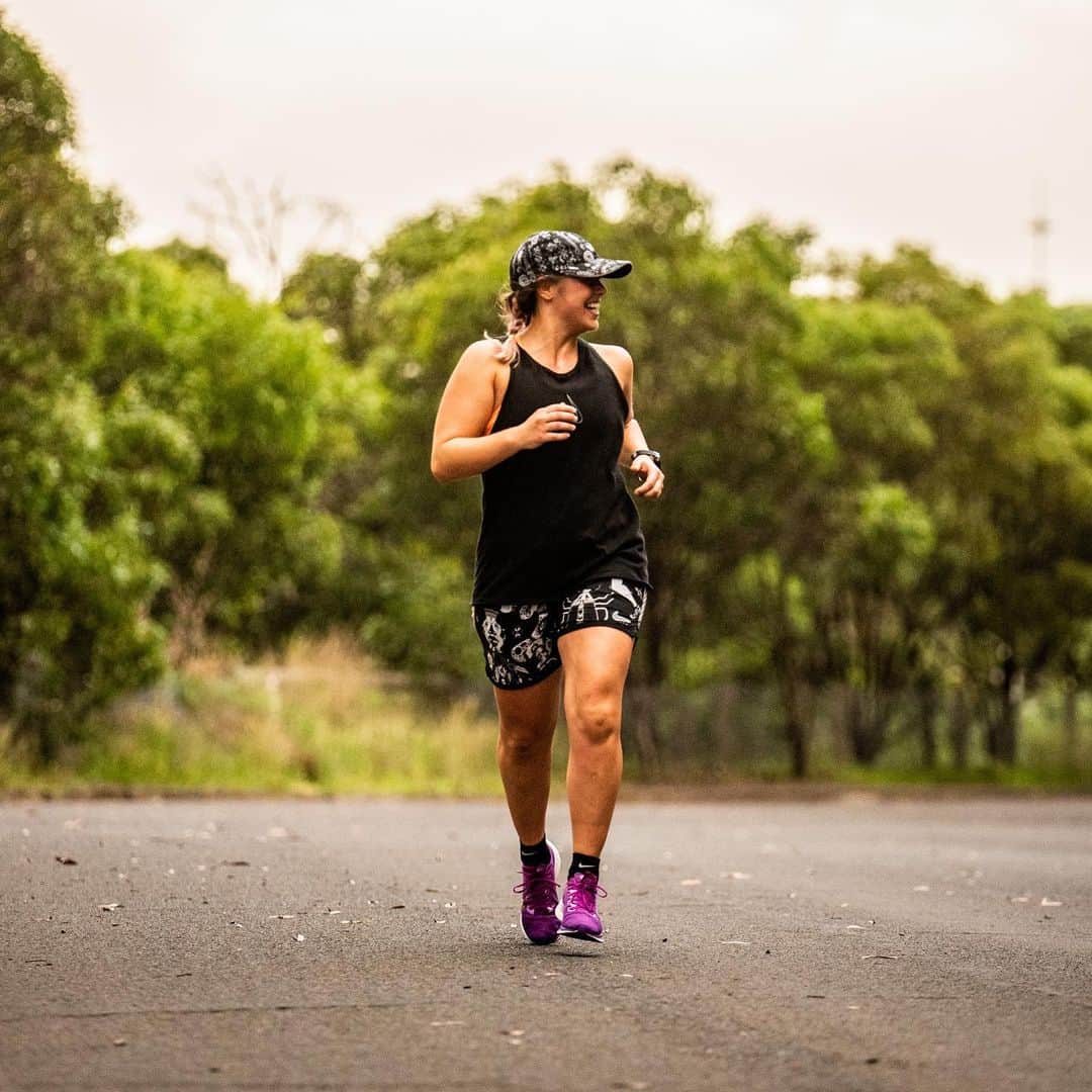 フィービー・ディ・トマソのインスタグラム：「Solo Sport. With a photographer.  #tempotheline @nikerunning 📸 @tempojournal」