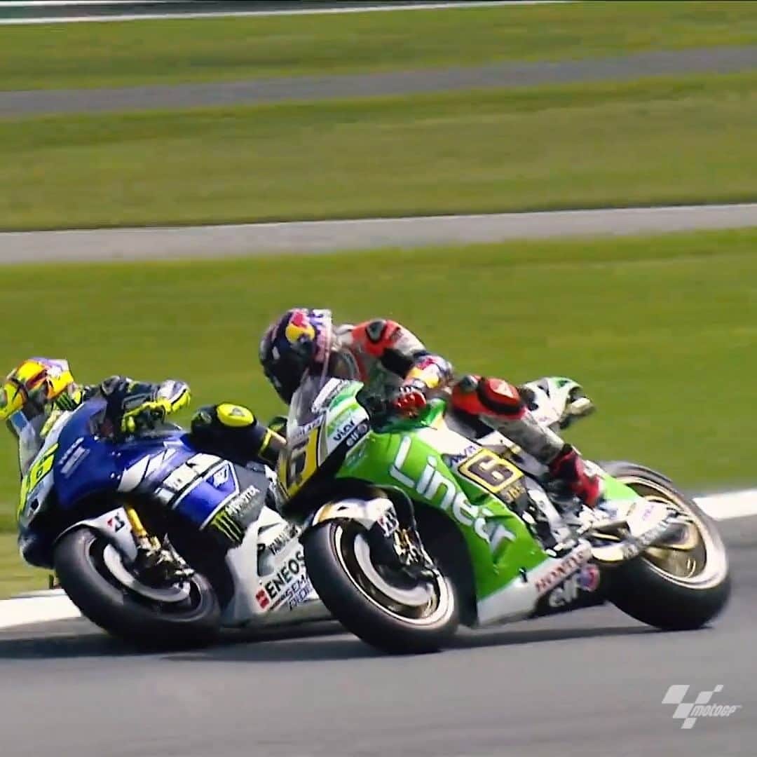 のインスタグラム：「Could @valeyellow46 finally return to winning ways at Assen? 🙌 With his @yamahamotogp team-mate @jorgelorenzo99 racing a day after surgery 😬 Don't miss today's #VintageMotoGP - the 2013 #DutchGP 🇳🇱 at 14:00 CEST (GMT +2) on Facebook and YouTube 🍿 #MotoGP #Motorcycle #Racing #Motorsport」