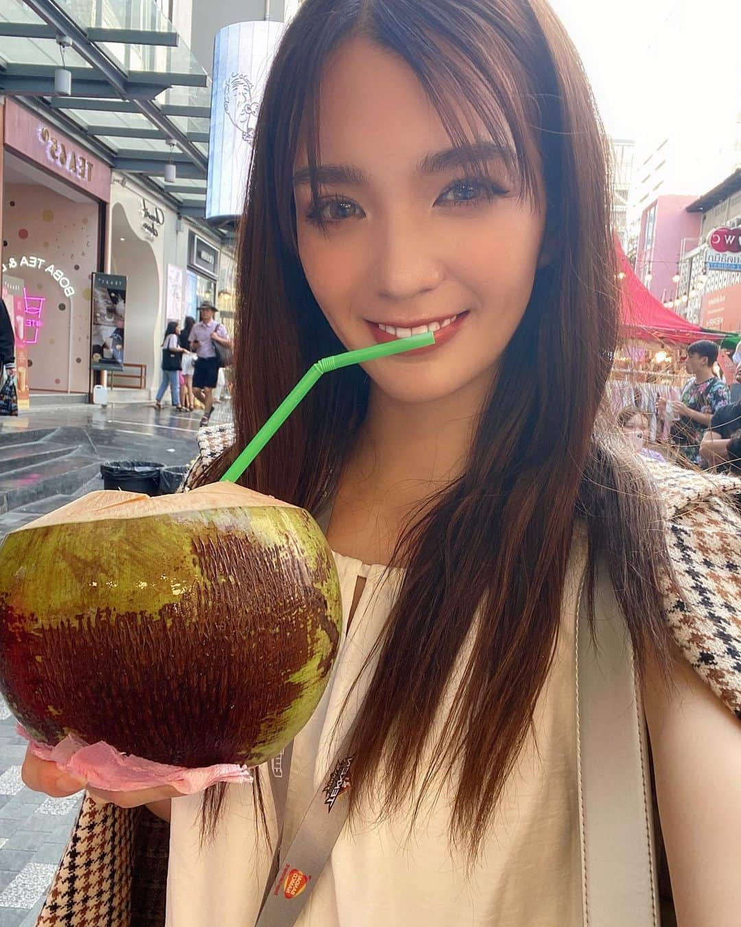 初音のインスタグラム：「思い出その1  #thailand #coconut #思い出 #stayhome」