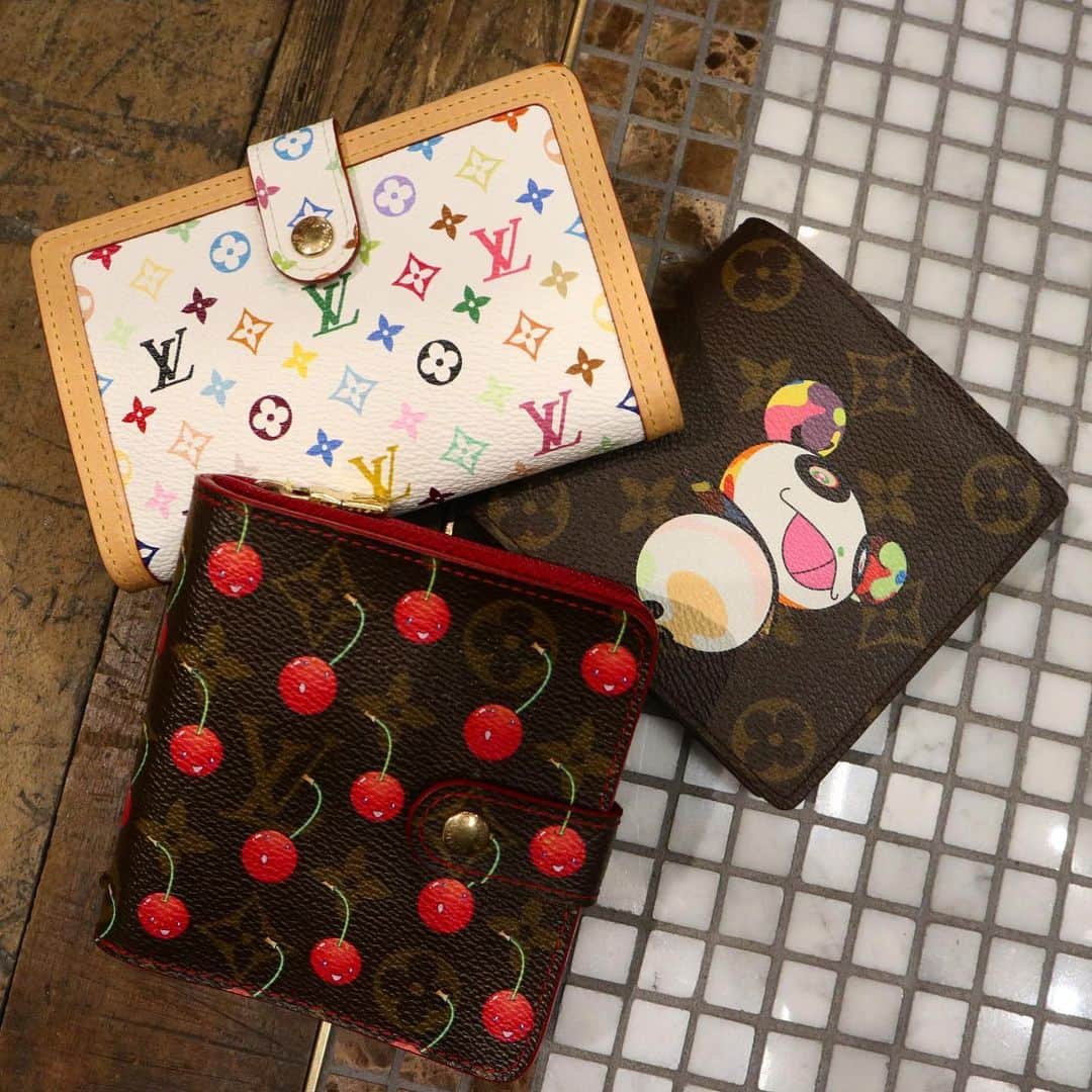 Vintage Brand Boutique AMOREさんのインスタグラム写真 - (Vintage Brand Boutique AMOREInstagram)「Louis Vuitton × Takashi Murakami wallets.  Panda one is available online. Search for AO20903  Cherry and multicolor items are only available at the store but we accept orders by DM. Please DM us if you are interested in the item!  #amoregentleman #amorevintage #amoretokyo」4月20日 17時40分 - amore_tokyo