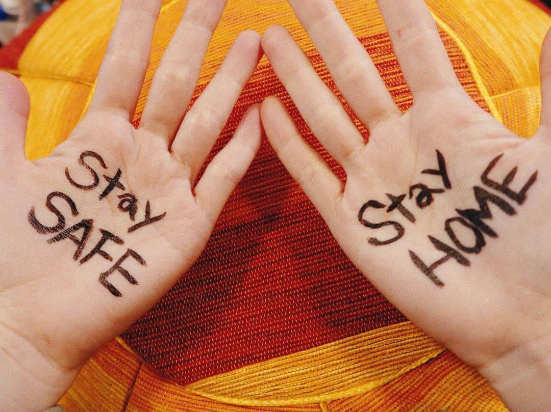 西田あいさんのインスタグラム写真 - (西田あいInstagram)「#stayhome #staysafe 「上を向いて歩こう」プロジェクト コラボ ver./ソロver.それぞれYouTubeに公開しました❣️ みんなで一緒に歌いましょう♪ プロフィールのトップから、ぜひアクセスして観てね🌻 ・ ・ #youtube #instagood #instalike #instaselfie #selfie #ニシアイチャンネル #ニシアイアート #上を向いて歩こう #everydaymadewell」4月20日 17時56分 - nishidaai