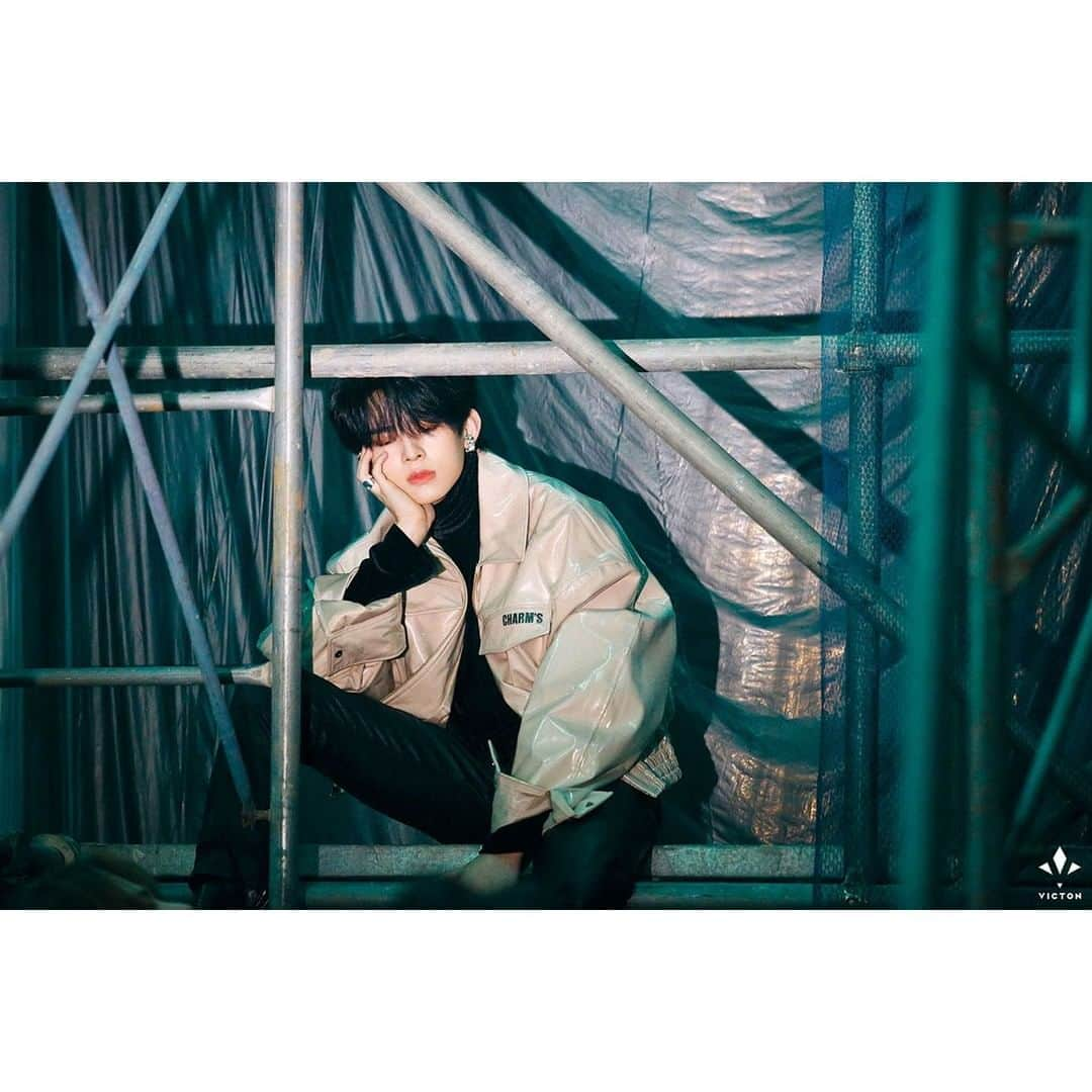 Victonさんのインスタグラム写真 - (VictonInstagram)「[#빅톤] 플레이엠 네이버 포스트에 '멋짐의 의인화★ Howling 뮤직비디오 비하인드!' 가 공개되었습니다👏 매일 매일 리즈 갱신 중인 빅토니들의 뮤직비디오 현장을 만나보세요💙💛 ▶ http://naver.me/xy26AKfM  #VICTON #Howling #Continuous」4月20日 18時00分 - victon1109