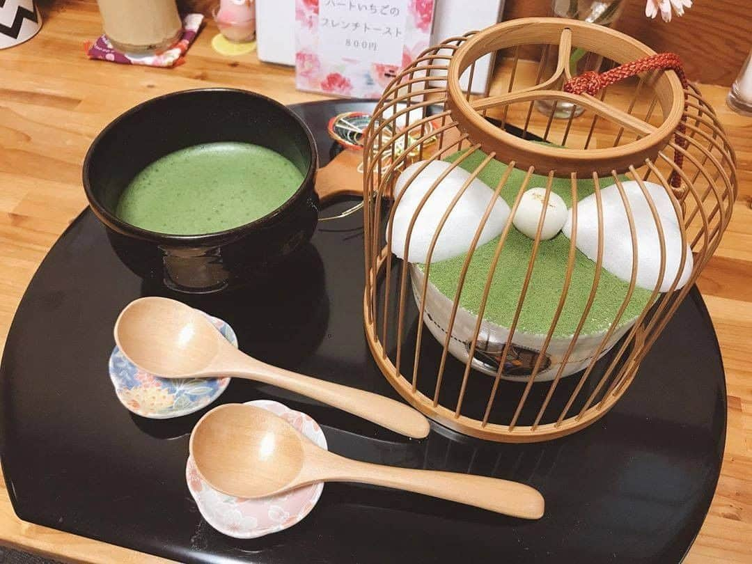 LeTRONC ルトロンさんのインスタグラム写真 - (LeTRONC ルトロンInstagram)「【 あいけいCafe /愛知・西尾 】 . 抹茶の生産日本一の西尾市にある『あいけいCafe』。 . こだわりのお抹茶付きの、抹茶をふんだんに使用した抹茶ティラミスパフェが大人気😍 . 思わずSNSでシェアしたくなる愛らしいビジュアルのメニューの数々をぜひお楽しみください😳💕 . 📍愛知県西尾市上町薬師前２０−２ . 📷写真・情報提供：@matcha_love_trip さん 素敵な投稿をありがとうございます✨ . \ 一緒にルトロンinstagramを盛り上げませんか？🙋‍♀️ / . ルトロン で素敵なおでかけ体験をシェアしてくれる方を大募集しています♪投稿内容は、instagramで紹介させていただきます☺️ . #letronc #カフェ #カフェスタグラム #カフェ部 #大人カフェ #おしゃれカフェ #おしゃカフェ #カフェめぐり #カフェ巡り #カフェ好き #カフェスタグラム #スイーツ #スイーツ部 #スイーツ巡り #和菓子 #インスタ映えスイーツ #スイーツ女子 #cafe #instacafe #cafestagram #カフェ好きな人と繋がりたい #スイーツ好きな人と繋がりたい #愛知カフェ #西尾カフェ　#あいけいcafe #greentea #和菓子好きな人と繋がりたい #和菓子好き #抹茶 #matcha」4月20日 18時00分 - letronc.m