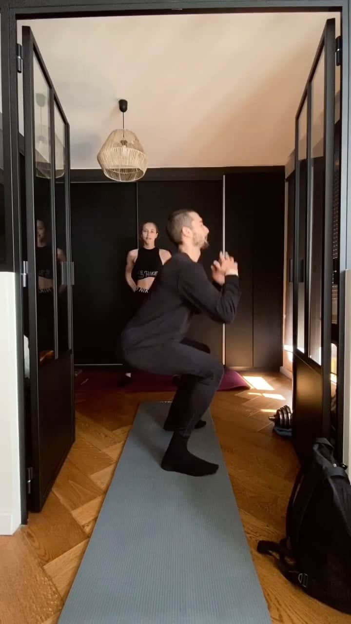 NICOLAS SIMOESのインスタグラム：「• You can do it together. 8 exercises | 45’’ ON 15’’ OFF Repeat the circuit 5 times and stretch 🔥」