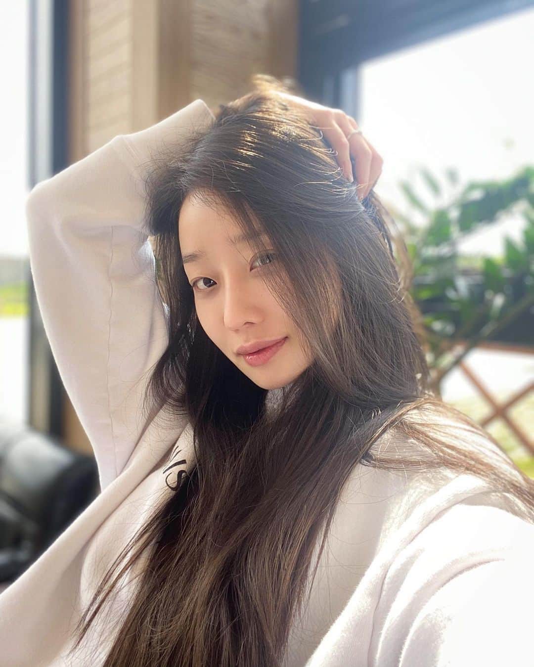 ムン・イェウォンのインスタグラム：「확찐자의 어느 아침 눈썹은 사라지고 코는 커지고 눈은 작아지고 #아이폰인물사진 🥴」