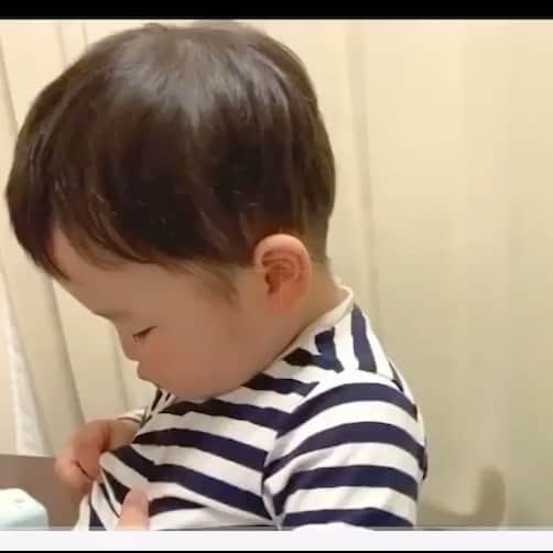 山西章博のインスタグラム：「自粛生活&イヤイヤ期真只中で無茶苦茶ですが、優しい所もあるんです。フルバージョンはYouTubeで！ #赤ちゃん #嫡男 #せがれ #自粛生活 #ステイホーム #イヤイヤ期 #優男  #夫婦のじかんチャンネル  #耳だけ似てる #耳以外も似て来た #これ以上似るな #ママリ#パパリ#ベビフル#ベビリトル#コドモノ#mamanoko#コノビー#mamanokoカメラ部#mamanokoギフトキャンペーン#コドモダカラ」