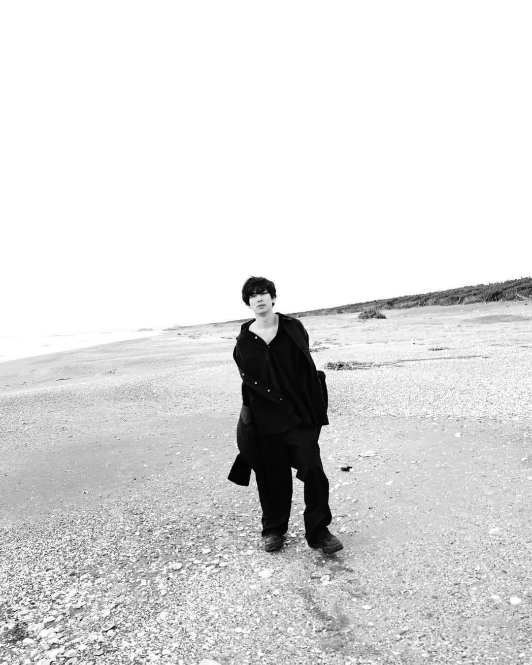 黒木健志のインスタグラム：「海行きたいなー  懐かしの写真」