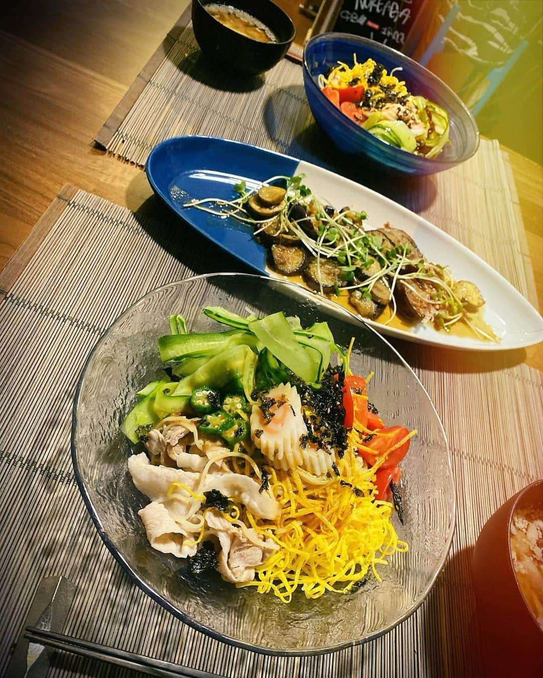 𝑵𝑶𝑹𝑰𝑲𝑶さんのインスタグラム写真 - (𝑵𝑶𝑹𝑰𝑲𝑶Instagram)「冷やし中華ならぬ、冷やしゴマラーメン🍜 .  ころはいつもご飯食べるのみつめてる🐶🤤💛 . .  黒いのは最近ハマってる韓国のりのふりかけ😊 韓国のりがもうパラパラしてるだけなんだけど、いろんな料理に合いすぎる🤤 .  #岩瀬食堂#おうちごはん #自炊#cooking#冷やしゴマラーメン #food #foodporn #yum #instafood #TagsForLikes #yummy #instagood #photooftheday#dinner #lunch #delicious  #foodpic #foodgasm #japanesefood」4月20日 18時57分 - norip_ppz
