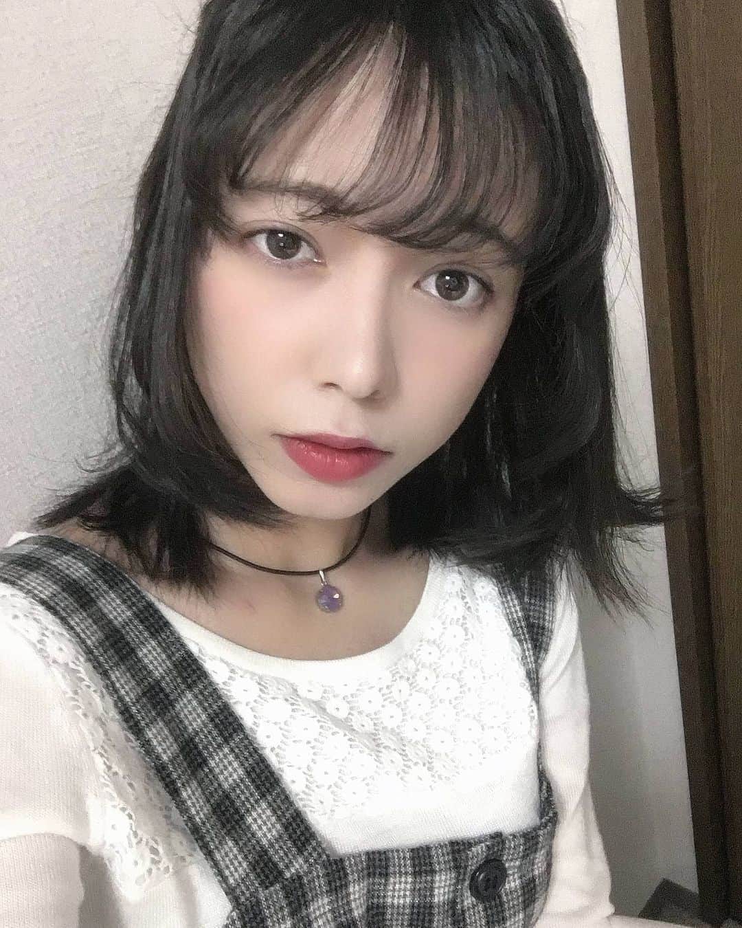 櫻間りえのインスタグラム：「ヘアアレンジの動画今度載せようかな。何時になるか知らないけどコロナ落ち着いて外の世界に戻った時ダサくなったねと言われないように髪型研究中。」