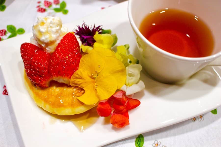 高木由麻奈さんのインスタグラム写真 - (高木由麻奈Instagram)「I cooked a pancake with mum🍓💐 #stayhomestaysafe #cake #pancake #🥞　#おうちごはん　#おうちかふぇ」4月20日 18時52分 - yumana.t