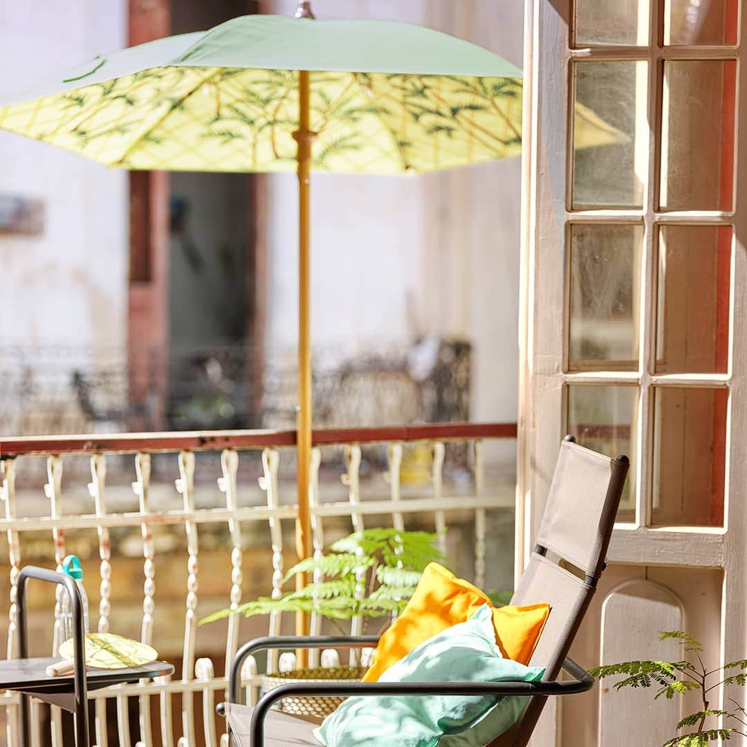 IKEA Austriaさんのインスタグラム写真 - (IKEA AustriaInstagram)「Mit der neuen SOLBLEKT Kollektion holen wir uns den Urlaub einfach nach Hause. ☀️ #IKEAat // SOLBLEKT Sonnenschirm, 185 cm € 29,99」4月20日 19時23分 - ikeaaustria