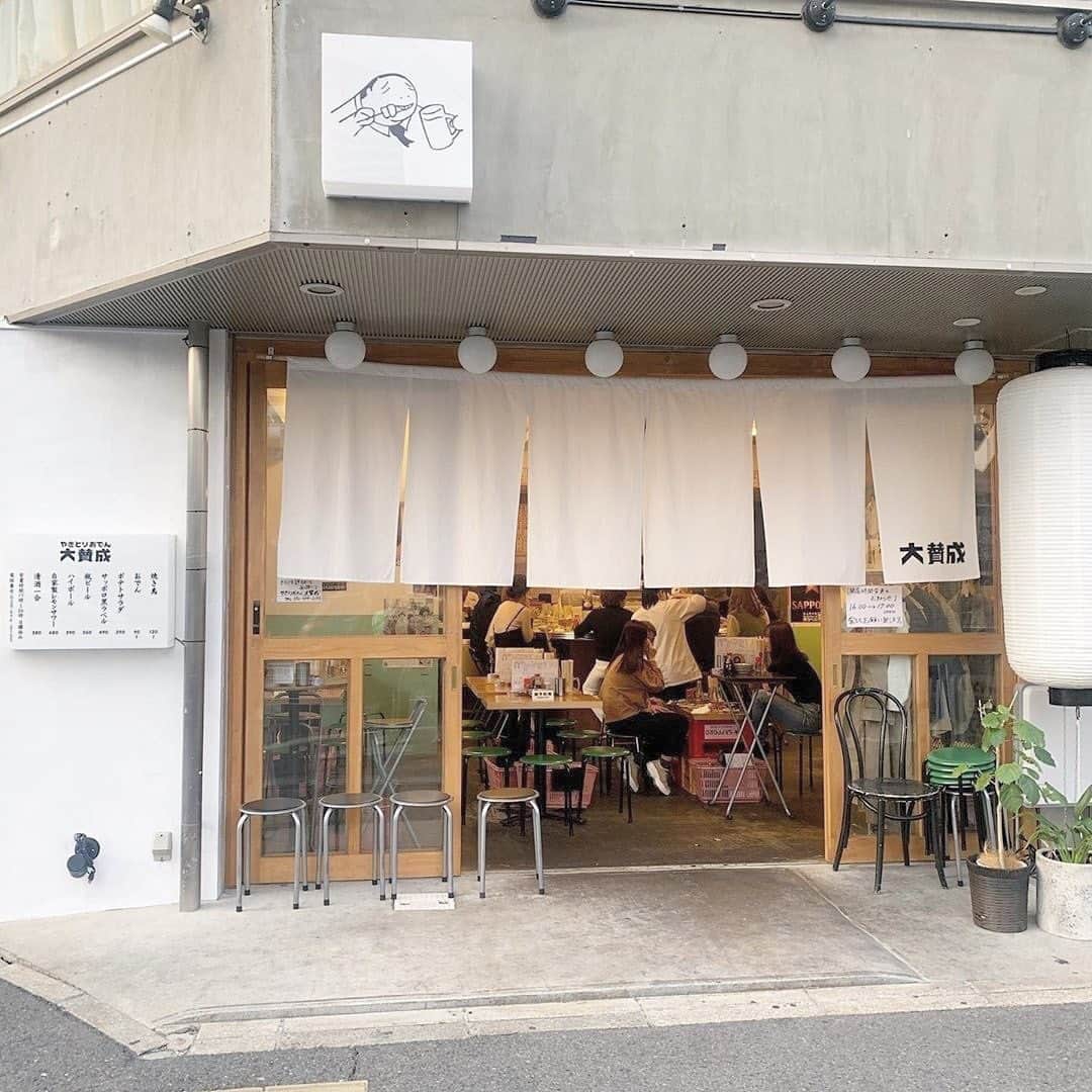 isutaさんのインスタグラム写真 - (isutaInstagram)「大賛成のグラスが出るまでやめられない！﻿ ﻿ ﻿ 愛知県名古屋市にある居酒屋「大賛成」は、いつ覗いてもあふれんばかりの人。﻿ ﻿ ﻿ 店内の中心にはコの字のカウンターがあり、壁には料理のメニューがびっしり。昭和レトロな雰囲気は、落ち着ける空間なんだとか。﻿ ﻿ ﻿ メニューは焼き鳥とおでんを中心に居酒屋一品メニューが種類豊富に揃っています。﻿ ﻿ ﻿ どれもボリューミーなので、お友達と楽しく飲むにはおすすめです◎﻿ ﻿ ﻿ 「大賛成」と大きく書かれたグラスは、1発目で出たらラッキーですよ！﻿ ﻿ ﻿ 気になる方はぜひチェックしてみてください♪﻿ ﻿ ﻿ 【大賛成】﻿ 住所：愛知県名古屋市東区葵1-17-24 C&S葵 1F﻿ 営業時間：16:00～24:00﻿ 定休日：日曜﻿ ﻿ ﻿ photo by﻿ @fuy0u_﻿ @makey1204﻿ ﻿ ﻿ #isuta #イスタ #isuta_trip﻿ #大賛成 #名古屋グルメ #栄グルメ﻿ #栄居酒屋 #新栄居酒屋 #居酒屋 ﻿ #名古屋居酒屋 #ポテトサラダ #おでん #名古屋ごはん」4月20日 19時24分 - isuta_jp