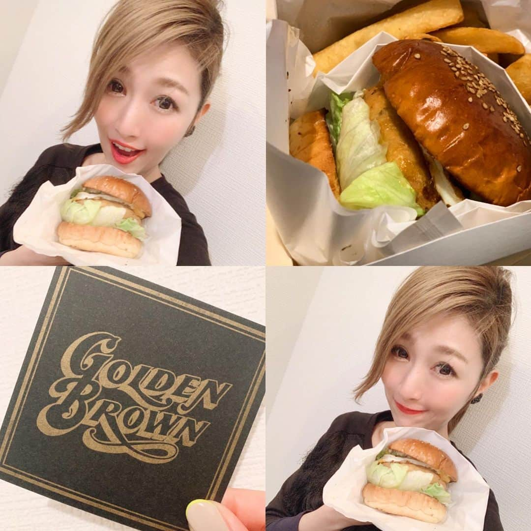 梅野舞さんのインスタグラム写真 - (梅野舞Instagram)「GOLDEN BROWNの 豆腐とごぼうのベジバーガー🍔 トッピングで アボカド🥑チーズ🧀 更に 重量感のあるバーガーに❤️ これ大好き💕 大きな口を開けて頬張るよ♬  #goldenbrown #ハンバーガー#ベジバーガー#豆腐#ごぼう#トッピング#アボカド#チーズ#ボリューム満点 #food#instafood #instagram#instagood #instagramjapan」4月20日 19時26分 - mai.umeno